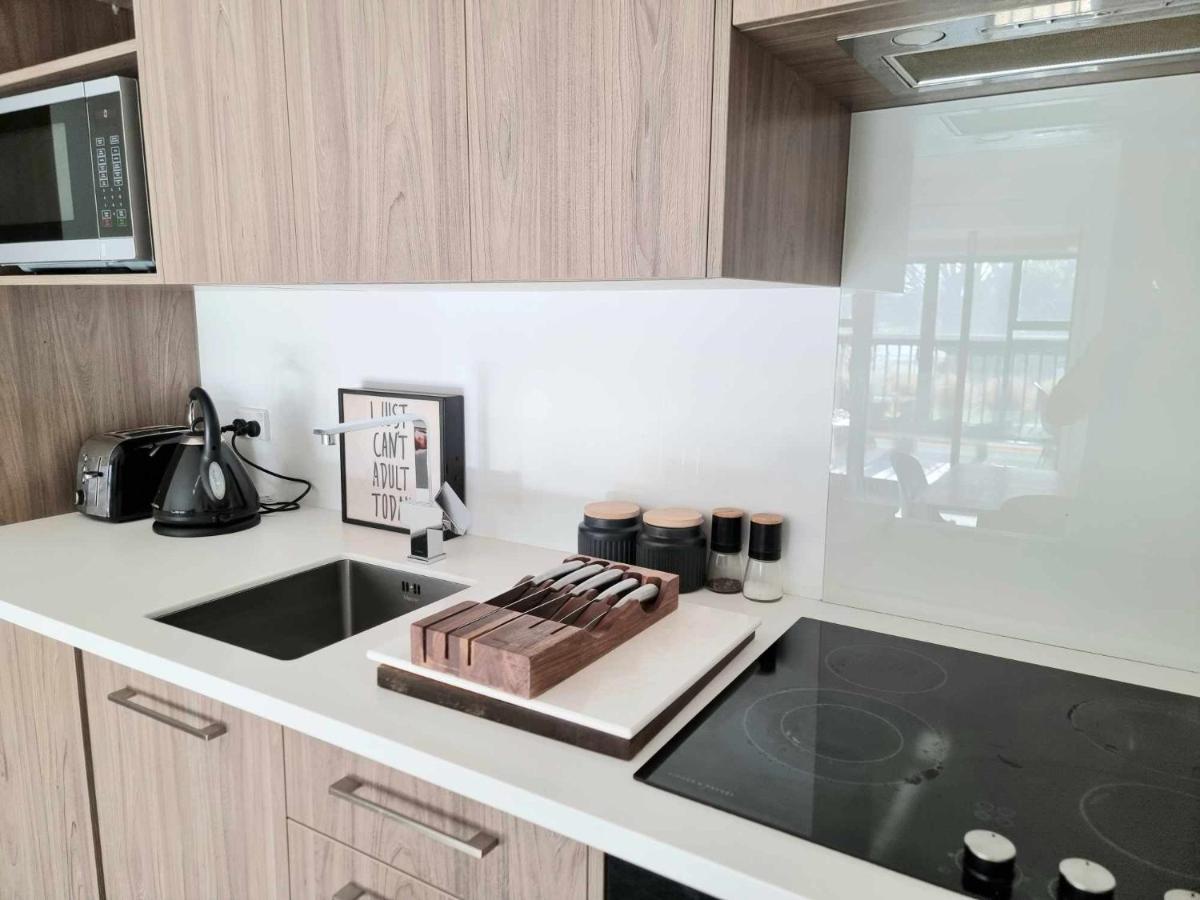 Modern 1 Bedroom Apartment Across From Hagley Park Christchurch Exterior foto
